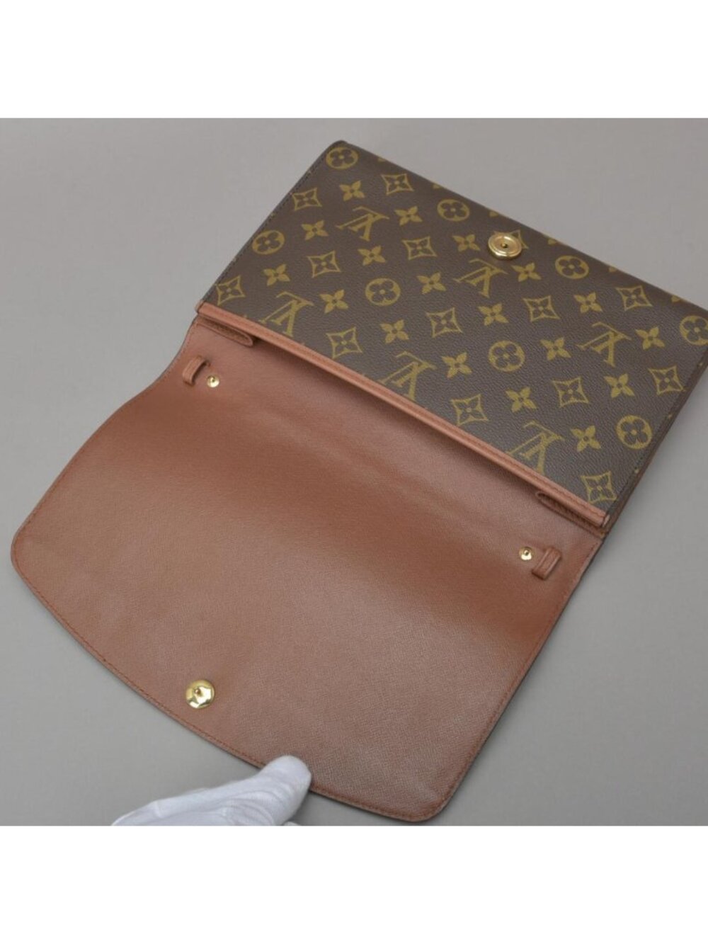 Louis Vuitton Gold Clutch Monogram - Picture 5 of 10